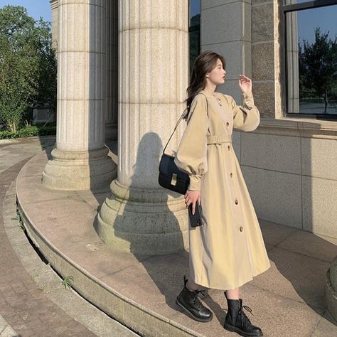 Trench Coats Women Long, Pakistani Fashion Casual, Old Fashion Dresses, Twisted Dress, Korean Casual Outfits, Long Trench, Ootd Summer, Long Trench Coat, Easy Trendy Outfits