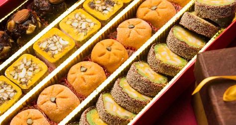 Get ready to fill up those Diwali gift baskets with yummy vegan sweets this year. Our list of vendors will have you covered with all things savoury and sweet! Diwali Mithai, Making Sweets, Diwali Sweets, Cat Treat Recipes, Indian Desserts, Recipe From Scratch, Indian Sweets, Vegan Sweets, Healthy Sweets