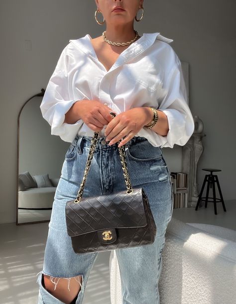 White Top And Denim Outfit, Blue Denim And White Outfits Party, Denim And White Outfits Party Ideas, White Shirt Night Outfit, Button Up And Jeans Women, Outfits With White Shirts, White Chemise Outfit, Jean And Shirt Outfits Woman, Denim And White Outfits Party