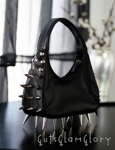 Gothic Bag, Fantasy Closet, Gothic Accessories, Mk Bags, Pretty Bags, Grunge Style, Dark Fashion, Cute Bags, Goth Fashion