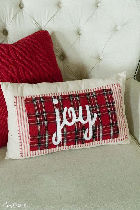 Pillow Sleeves, Christmas Pillows Diy, Sew Christmas, Xmas Pillows, Diy Pillow Covers, Pillow Tutorial, Christmas Pillowcases, Pretty Pillow, Sewing Pillows