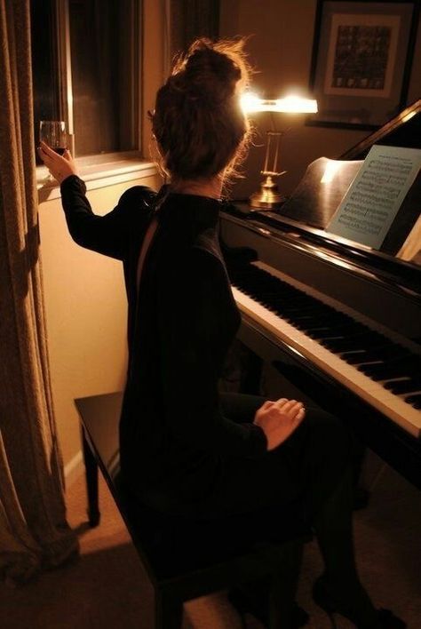 Piano Photography, Piano Girl, Dark Academia Aesthetic, Music Aesthetic, Academia Aesthetic, The Piano, Piano Music, Classical Music, The Window