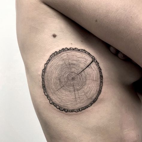 Stump Tattoo, Tree Ring Tattoo, Wörter Tattoos, Tattoo Tree, Ring Tattoo, Serpent Tattoo, Tree Ring, Tree Of Life Tattoo, Ring Tattoos