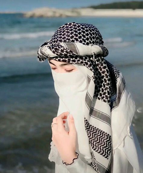 Niqab Girls Dpz, Purdah Girl, Islamic Girls Dpz, Hijabi Girl Dp, Hijab Girls Dp, Abaya Niqab, Hidden Face Aesthetic, Hijab Pic, Girls Dpz Stylish