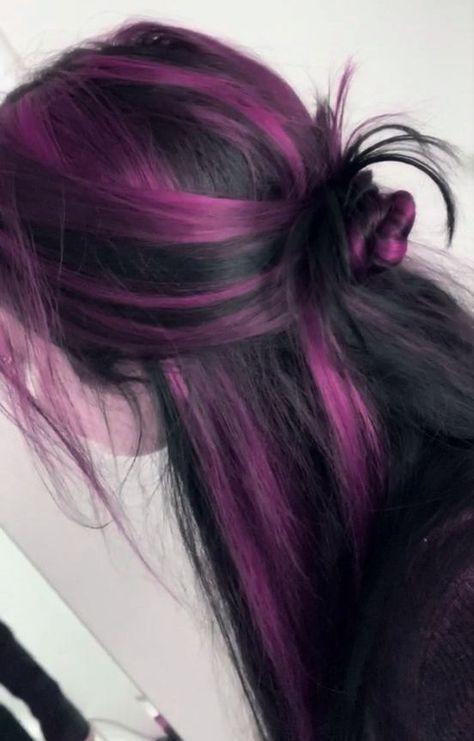 Monster High Hair Inspiration, Monster High Hairstyles, Draculaura Hair, Viral Hairstyle, Monster High Hair, Draculaura Aesthetic, Skunk Hair, Goth Hair, High Hair