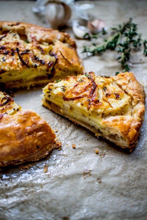 Potato Asiago & Caramelized Onion Galette - AGA Australia Caramelized Onion Galette, Onion Galette, Caramelized Onion, Asiago, Best Appetizers, Veggie Dishes, Naan, Finger Food, Vegetable Dishes