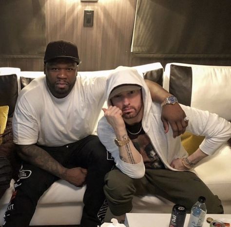 Eminem brought out Dr. Dre and 50 Cent at Coachella (videos, setlist)  ||  Em and Dre did The Real Slim Shady, and Dre's Nuthin' but a 'G' Thang, California Love, and Forgot About Dre together, and it sounded just like the old days. http://www.brooklynvegan.com/eminem-brought-out-dr-dre-and-50-cent-at-coachella-videos-setlist/ 50 Cent And Eminem, The Slim Shady, Eminem Wallpapers, Coachella 2018, Ja Rule, Eminem Photos, Eminem Rap, Eminem Slim Shady, The Real Slim Shady