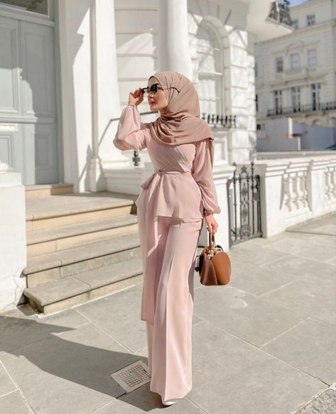 Muslim Graduation Outfit, Hijab Graduation Outfit, Modest Graduation Outfit, Graduation Outfit Ideas Hijab, Modest Graduation Dress, Hijab Graduation, Muslim Girl Outfits, Outfit Ideas Modest, Grad Outfits