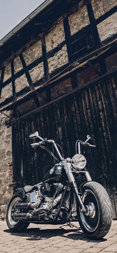 Chopper Wallpaper, Motorcycle Gang, Harley Davidson Wallpaper, Moto Custom, Bike Wheels, Bike Aesthetic, Motorcycle Photography, Motorcycle Aesthetic, Iphone11 Pro