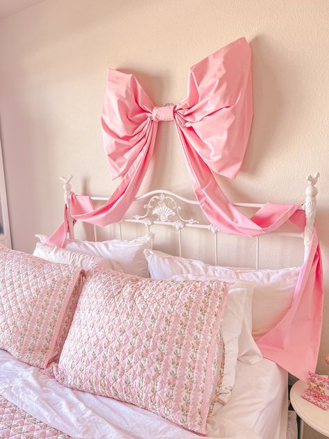 Big Life Size Bow 42" wide, 26" long, top of bow 65" long, tail of bow Easily styled with 3 dimensions! Pink Floral Room Decor, Pink Cute Room, Coquette Room Decor Ideas, Blair Waldorf Room Inspiration, Coquette Home Decor, Bow Room Ideas, Victoria Secret Room Ideas, Pastel Bedroom Decor, Bow Bedroom Ideas