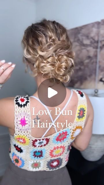 Buns Hairstyles For Curly Hair, Bun Styles For Curly Hair, Low Boho Bun Tutorial, Low Curly Bun Wedding Hair Tutorial, Curly Short Hair Wedding Styles, Easy Bun Curly Hair, Low Bun Hairstyles Curly Natural Hair, Curly Low Bun Tutorial, Low Messy Bun Tutorial Curly Hair