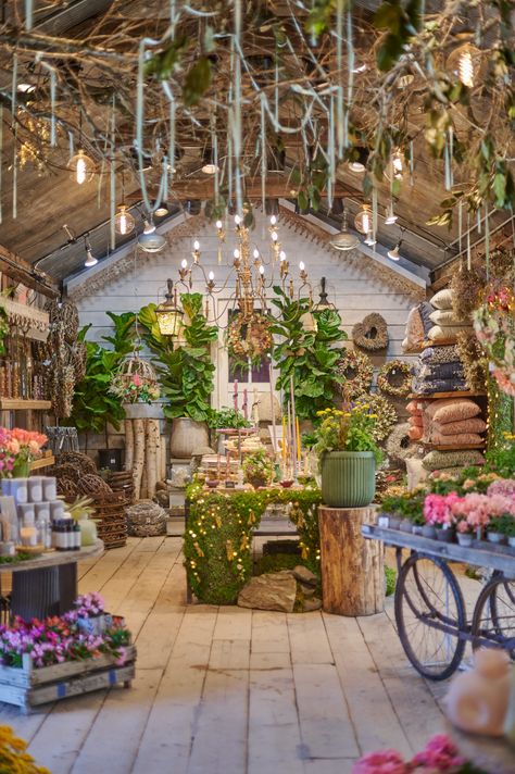 Find your local Terrain store to stock up on spring garden essentials. Easter Store Display, Spring Retail Display, Garden Shop Display, Garden Boutique, Garden Center Displays, Flower Shops, Spring 2025, Garden Store, Modern Cottage