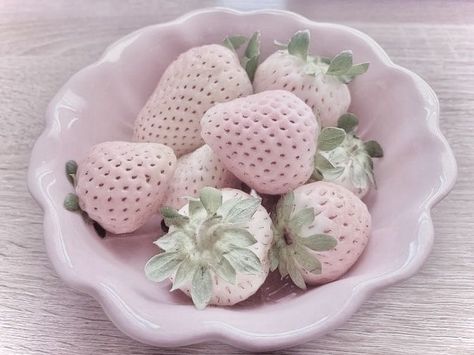 Tout Rose, White Strawberry, Pink Themes, Pretty Food, Strawberry Shortcake, Cute Food, Aesthetic Food, Cute Pink, Love Food