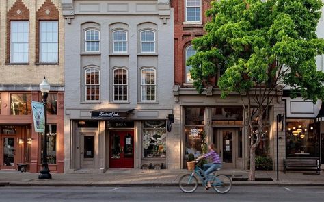 Here are 5 Reasons Why Franklin, Tennessee is World-Famous | Visit Franklin Coastal Towns Usa, Black Car Service, Natchez Trace, Franklin Tennessee, Nature Trails, Tennessee Vacation, Vacation Tops, Vacation Usa, New Adventure