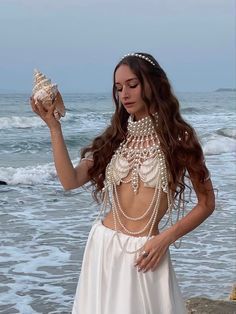 Mermaid Pearl Aesthetic, Sea Shell Costume, Mermaid Beach Outfit, Venus Costume Goddesses, White Siren Costume, Mermaid Inspired Photoshoot, Mermaid Look Outfit, Siren Halloween Costume Sea Witch, Siren Costume Aesthetic