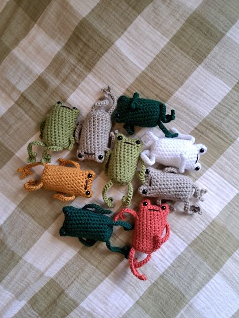 Small Crochet Gifts For Men, Crochet Mini Plushies, How To Crochet A Frog, Small Crochet Frog, Crochet Gift Ideas For Men, Small Crochet Plushies, Crochet Gifts For Men, Crochet Leggy Frog, Leggy Frog