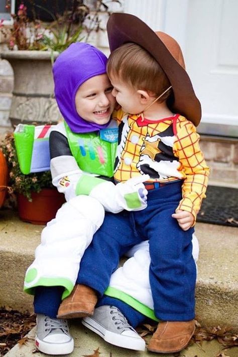 Halloween Costumes For Brothers, Brother Halloween Costumes, Disfraces Ideas, Sibling Halloween Costumes, Twin Costumes, Sibling Costume, Kid Costume, Creepy Halloween Costumes, Twin Halloween