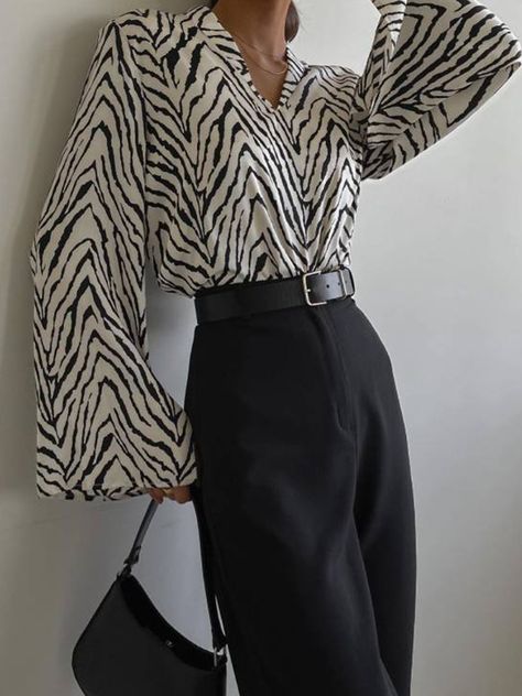 Zebra Shirt Outfit, Printed Top Outfit, Zebra Shirt, White Top Women, Fashion Top Outfits, Cheap Blouses, Long Dress Casual, Rock Design, Blouse Online