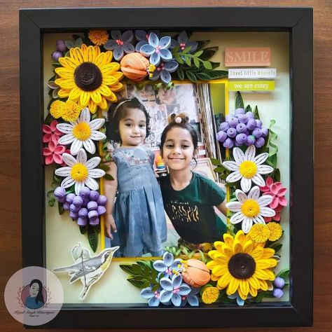 Quilling Photo Frames, Flower Quilling, Frame Foto, Quilling Flower Designs, Paper Quilling Cards, Popsicle Crafts, Quilling Work, Quilled Creations, Frame Ideas