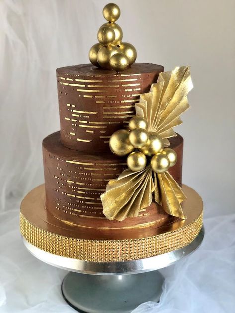 2 Tier Chocolate Cake, Anniversary Cake Pictures, Golden Birthday Cakes, Brown Cake, Deep Wallpaper, Modern Birthday Cakes, Tier Cakes, Tiered Cake Design, Golden Cake