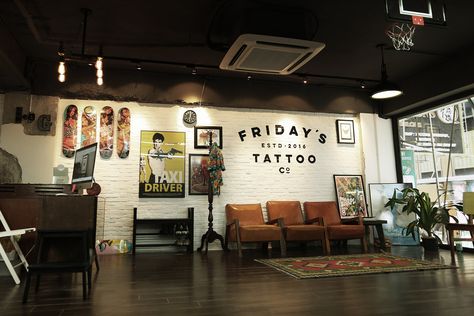 High End Tattoo Shop, Tattoo Shop Interior Design Studios, Tattoo Studio Decoration, Tattoo Shop Aesthetic, Tattoo Studio Logo, Mobile Tattoo, Mural Tattoo, Hk Tattoo, Tattoo Shop Interior