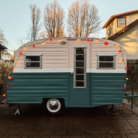 Vintage Camper Makeover, Sticker Backsplash, Vintage Camper Redo, Vintage Trailers Restoration, Vintage Trailer Interior, Vintage Camper Interior, Shasta Camper, Trailer Conversion, Caravan Makeover