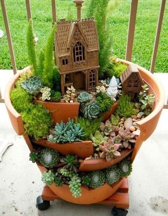 22 Miniature Garden Design Ideas to Enjoy Natural Beauty in City Homes and Small Outdoor Rooms. Miniature Fairy Garden Diy, Broken Pot Garden, Miniature Garden Design, Fairy Garden Pots, Fairy Garden Plants, Fairy Garden Designs, Fleurs Diy, Dish Garden, Vertical Gardens