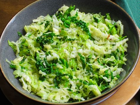 Spring Cabbage Recipes, Keto Savoy Cabbage Recipes, Savoy Cabbage Recipes, Cabbage Side Dish, Sauteed Cabbage, Quick Vegan, Roasted Vegetable Recipes, Savoy Cabbage, Veg Dishes