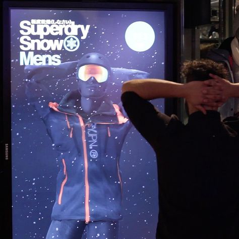 Seymourpowell Creates Interactive Smart Mirror for Superdry's Berlin Flagship Store Interactive Mirror Installation, Interactive Mirror, Interactive Retail, Digital Mirror, Exhibition Display Design, British Lifestyle, Mirror Video, Digital Projection, Interactive Exhibition