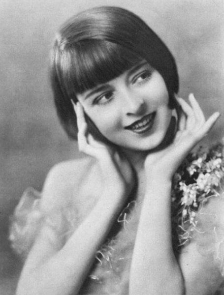 40 Most Stylish Bob Haircuts To Try 2022 - The Trend Spotter 1920s Bob, Flappers 1920s, Colleen Moore, The Trend Spotter, Angled Bob, Sleek Bob, Different Hair Types, Classic Hairstyles, Bob Styles