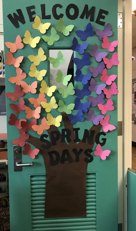 Lovely Spring themed classroom door! Head over to Twinkl to find lots of classroom teaching resources, ideas and display packs.   #classroom #classroomdoor #door #display #teaching #teachingresources #twinkl #twinklresources #education #displayideas #Spring #bulletinboard #school Easter Classroom Door, Spring Classroom Door, Classroom Door Decorating, Preschool Door, Easter Classroom, Spring Door Decoration, Easter School, School Door Decorations, Spring Classroom