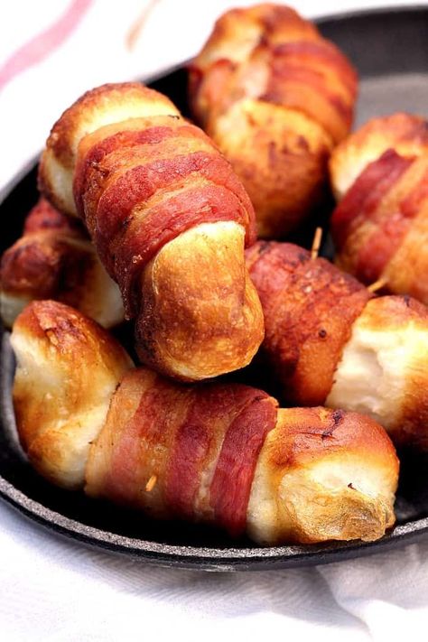 Easy Pizza Bread, Bacon Wrapped Cheese, Bacon Wrapped Appetizers, Bacon Appetizers, Nice Recipes, Bombe Recipe, Appetizer Bites, Food Vegan, Recipes Vegan