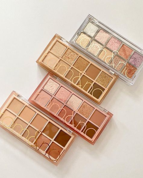 Rom&nd eyeshadow palette 💕 Rom Nd Palette, Rom&nd Better Than Palette, Rom&nd Makeup, Romand Makeup Palette, Romand Eyeshadow, Rom&nd Eyeshadow, Rom Nd, Rom&nd Eyeshadow Palette, Shadow Garden