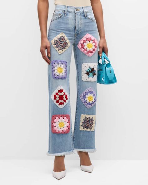 T5K9H Cout De La Liberte Carrie Crochet Patch Jeans Granny Square Jeans, Crochet On Denim, Jeans With Crochet, Crochet Jeans, Jeans Bordados, Thrift Flip Ideas, Applique Jeans, Crochet Styles, Painted Clothes Diy