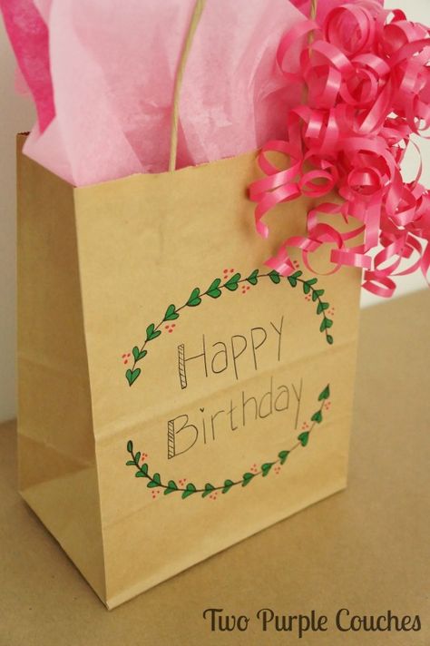 Happy Birthday Gift Bag Ideas, Birthday Bag Decoration Ideas, Paper Bag Decorating Ideas Birthday, Birthday Paper Bag, Diy Gift Bag Decoration Ideas, Birthday Bag Ideas, Gift Bag Decorating Ideas, Paper Bags Ideas, Decorated Paper Bags