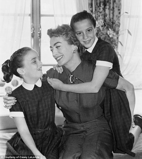 Joan Cusack Addams Family, Joan Crawford Children, 1920s Actresses, Joan Crawford Movies, Joan Crawford Mommy Dearest, Daughters Of Darkness 1971, Joan Crawford And Alfred Steele, Joan Crawford Possessed 1947, Faye Dunaway