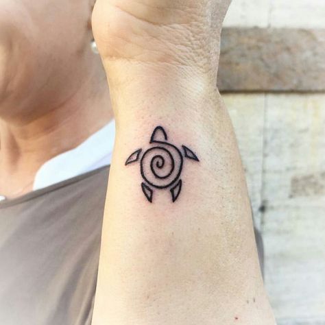 Easy Turtle Tattoo, Henna Tattoo Designs Turtle, Spiral Turtle Tattoo, Honu Turtle Tattoo, Henna Turtle Design, Henna Tattoo Turtle, Moana Tattoos Ideas, Turtle Tattoo Simple, Tattoo Tortuga