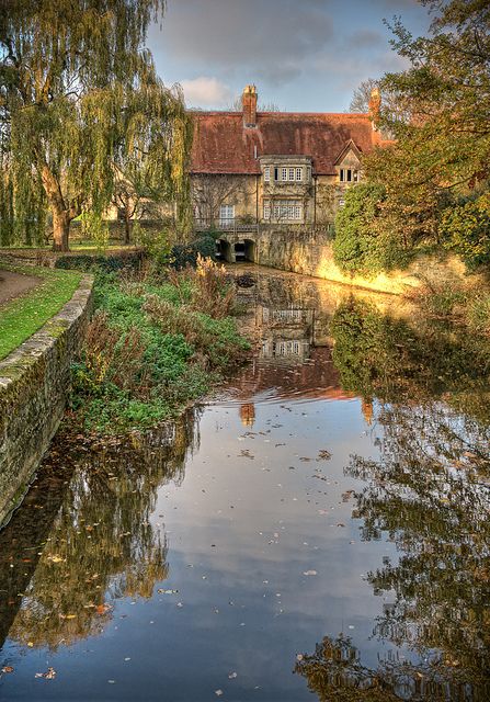 Magdalen College, Oxford - college featured in the story of CS Lewis - Shadowlands Cs Lewis, Fantasy University, Magdalen College, Oxford College, Oxford England, Voyage Europe, England And Scotland, River Thames, Oxford University