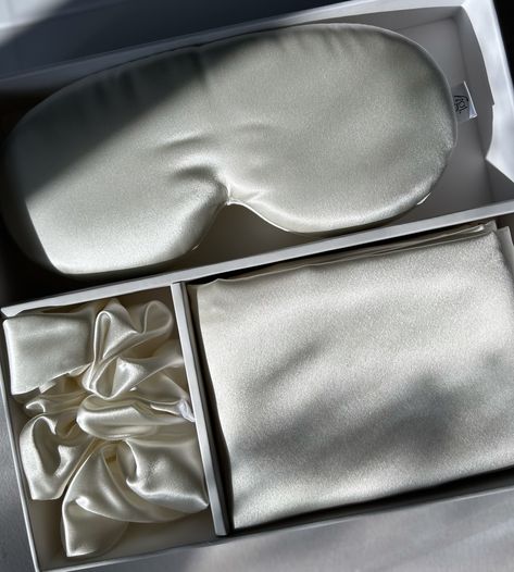 The silk essentials you didn’t know you needed! Wake up feeling refreshed and rejuvenated whilst taking care of your hair and skin ✨ our specially developed 6A 22 Momme fabric is smoother, shinier, brighter, thicker, softer and more durable than most 6A silk fabrics. Like sleeping on ☁️☁️ our complete silk gift set includes: Pillowcase, Contour Sleep Mask + Large Scrunchie 💆🏼‍♀️ #silk #silkpillowcase #silkscrunchie #silksleepwear Silk Benefits, Bride Wedding Gift, Eye Mask Sleep, Essentials Set, Silk Bedding Set, Silk Eye Mask, Silk Gifts, Sleep Accessories, Perfect Bride