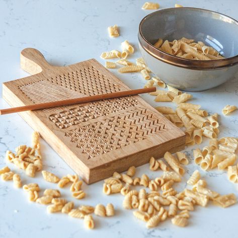 Pasta Board Wooden Diy, Diy Pasta Board, Pasta Board Ideas, Pasta Making Recipes, Pasta Rack, Pasta Making Tools, Pasta Drying Rack, Diy Pasta, Make Your Own Pasta