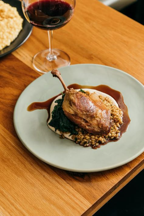 Duck Confit Recipe French, Elegant Dishes Meals, Duck Confit Plating, Main Course Plating, Fine Dining Recipes Main Courses, Duck Confit Recipe, Duck Leg Recipes, Confit Duck Leg, Chicken Confit