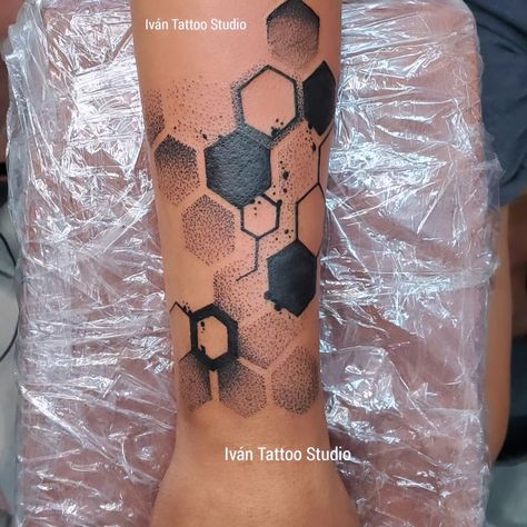 Hexagon Filler Tattoo, Abstract Tattoo Stencil, Geometric Honeycomb Tattoo Design, Honeycomb Pattern Tattoo, Bad Tattoos Ideas, Chemical Tattoo Ideas, Tattoo 3d Effect, Scared Geometry Tattoo, Hexagon Pattern Tattoo