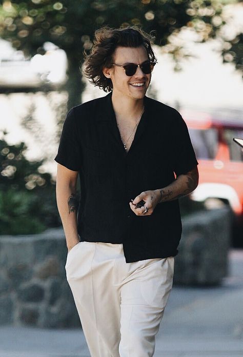 He looks so happy! Harry Styles Fanfiction, Harry Styles Shirtless, Harry Styles Gif, Harry Styles Outfit, Harry Styles Hot, Harry Styles Imagines, Adoption Day, Harry Styles Cute, White Flares