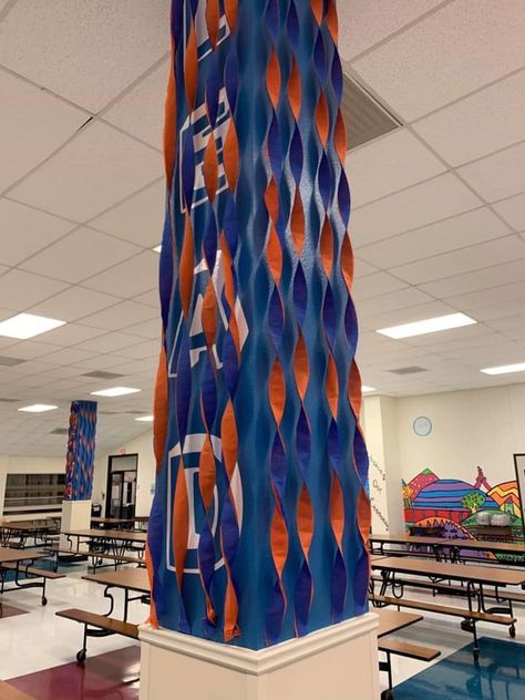 School Pride Decorations, Rally Decorations Ideas, Homecoming Hallway Decorations, Homecoming Decorations Hallway, Homecoming Decor Ideas, Apex Fun Run, Hoco Decor, School Display Case, Hoco Decorations