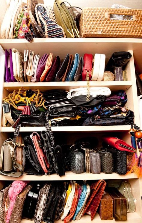 25 Ways to Organize Purses Vintage Dressing Room, Organizing Purses In Closet, Handbag Rack, Deep Closet, Closet Built Ins, Bag Closet, Diy Organizer, Closet Hacks, Organized Closet