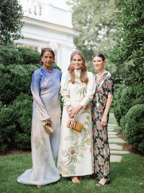 In East Hampton, Aerin Lauder and Amy Astley Co-Hosted an Intimate Dinner Party Celebration | Vogue Aerin Lauder, Dinner Host, East Hampton, Face Light, Great Friends, Celebration Party, Dinner Party, The Hamptons, Family Photos