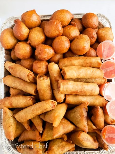 18 Nigerian party appetizers (small chops) - The Pretend Chef African Food Party, Ghanaian Appetizers, Nigerian Finger Foods, Nigerian Appetizers For Party, Traditional Nigerian Food, Nigerian Party Food Buffet, Birthday Party Food Appetizers, African Appetizers For Party, Nigerian Party Decorations