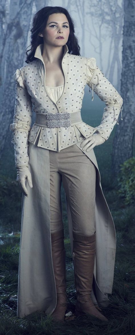 Snow White in OUAT Once Upon A Time Outfits, Snow White Wedding Dress, Snow White Cosplay, Snow White Wedding, Heroes Wiki, Ginnifer Goodwin, White Wedding Dress, Emma Swan, Movie Costumes