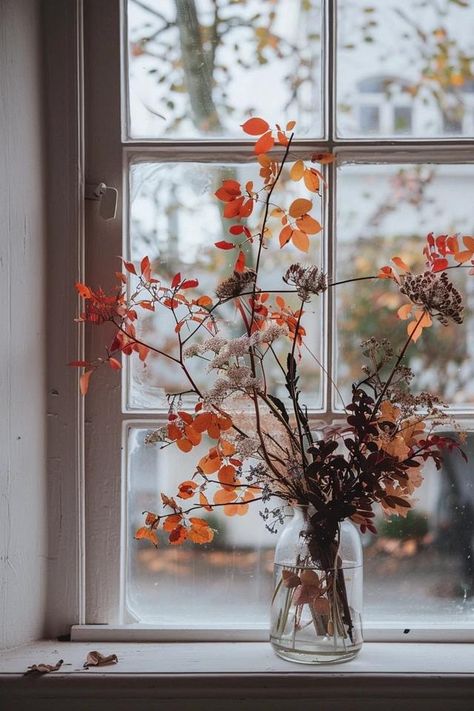 Fall Window Paint Ideas: Autumn Vibes At Home! November Decorations Home, Autumn Window, Fall Window Painting, Fall Window Decorations, Diy Leaf Garland, Kitchen Window Decor, Fall Windows, Window Plants, Diy Leaves