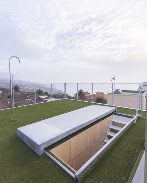 Gallery of G House / Esaú Acosta - 4 Roof Access Hatch, Basement Door, Roof Hatch, Roof Lights, Star Tv, Rooftop Design, Underground Homes, Roof Window, Architecture Magazines